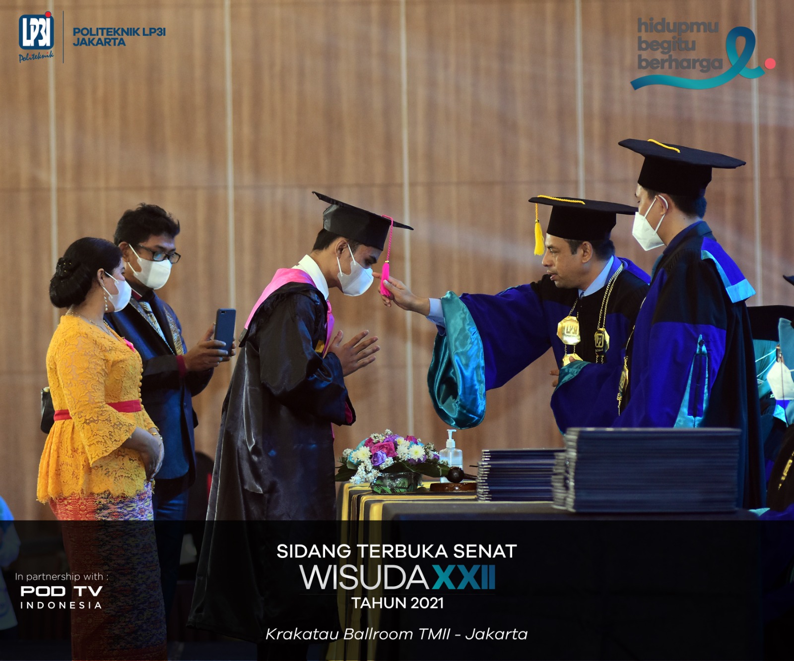 Unduh Foto Wisuda